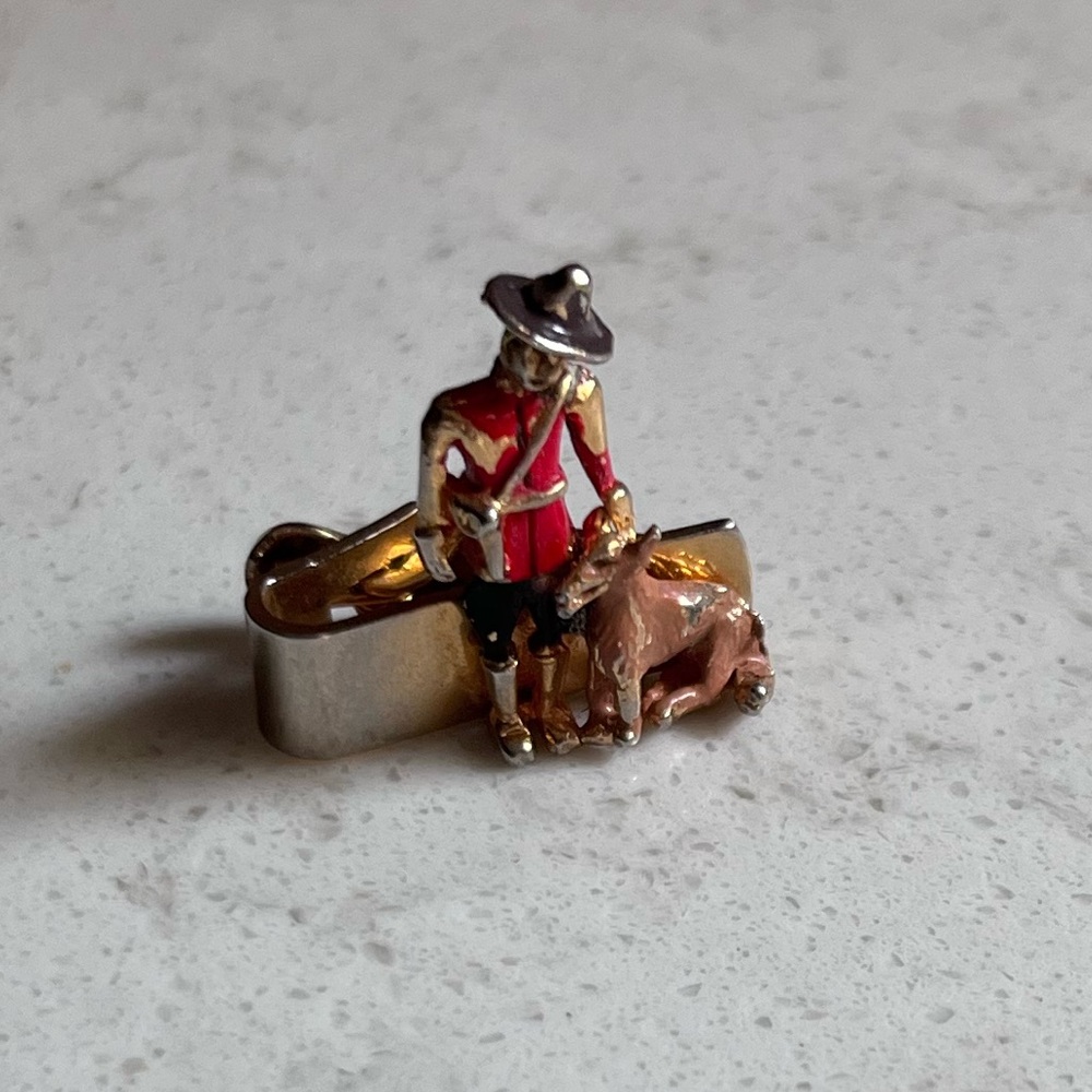 Sarah Coventry Vintage Mountie & Dog Gold-tone Tie Clip
